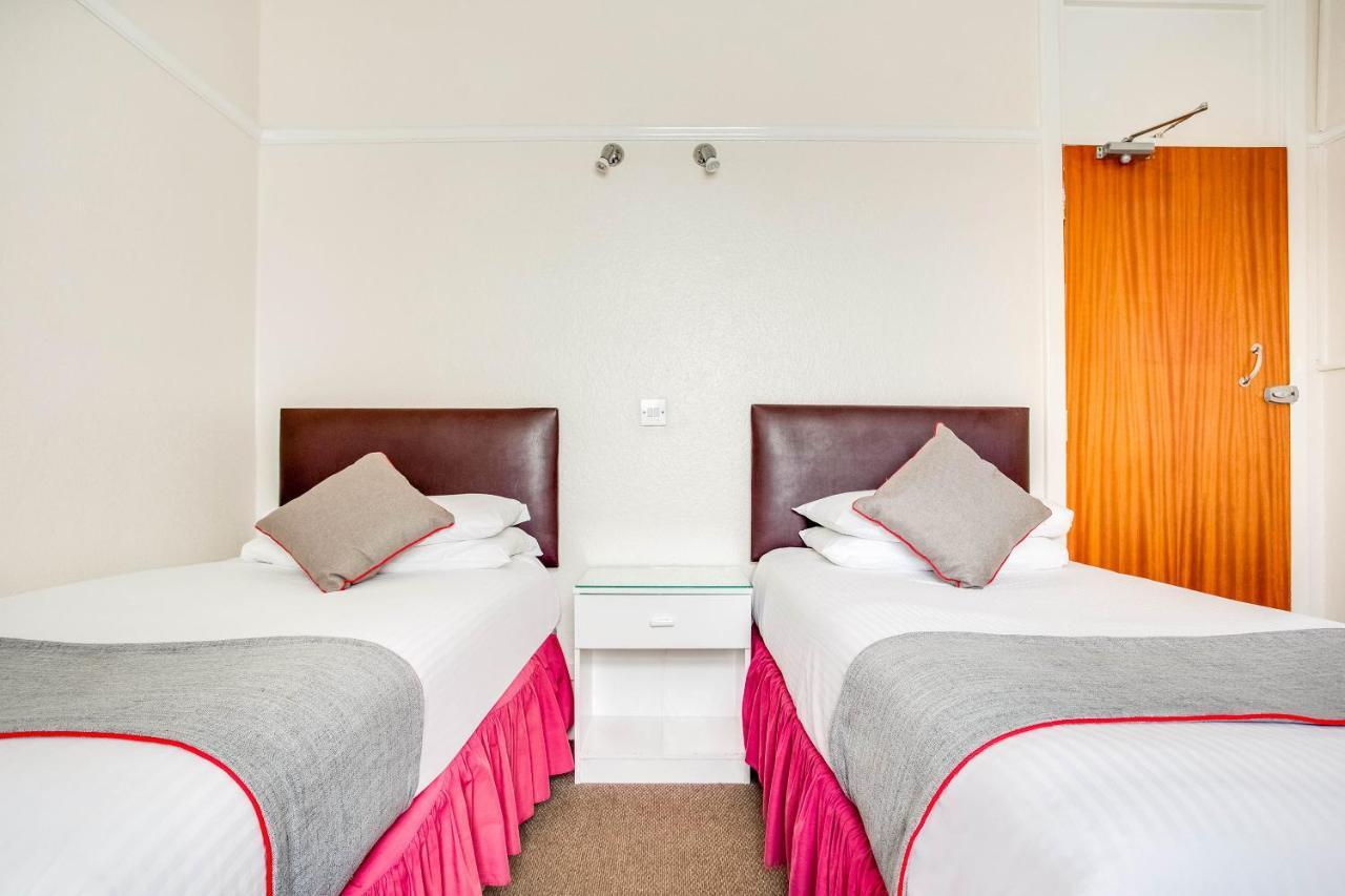 Oyo Godolphin Arms Hotel New Quay Exterior foto