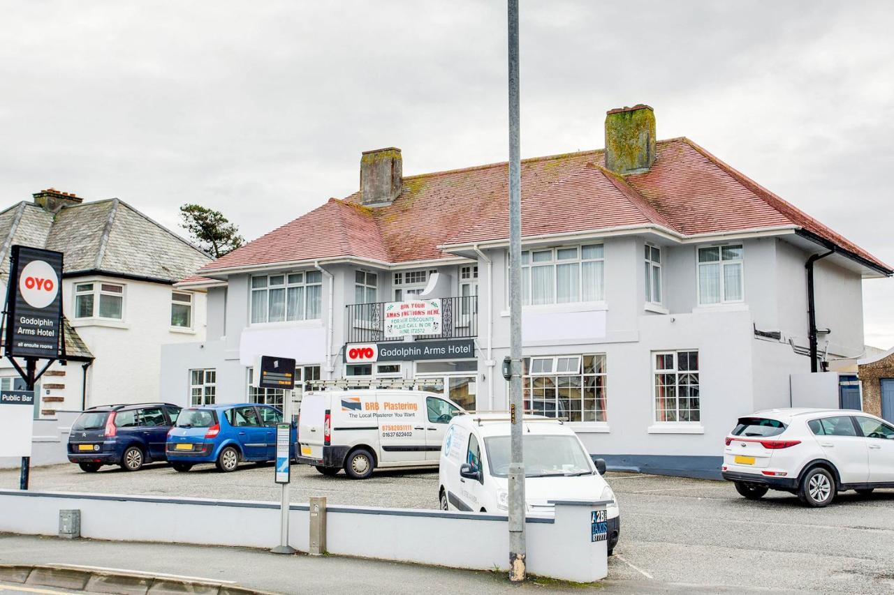Oyo Godolphin Arms Hotel New Quay Exterior foto