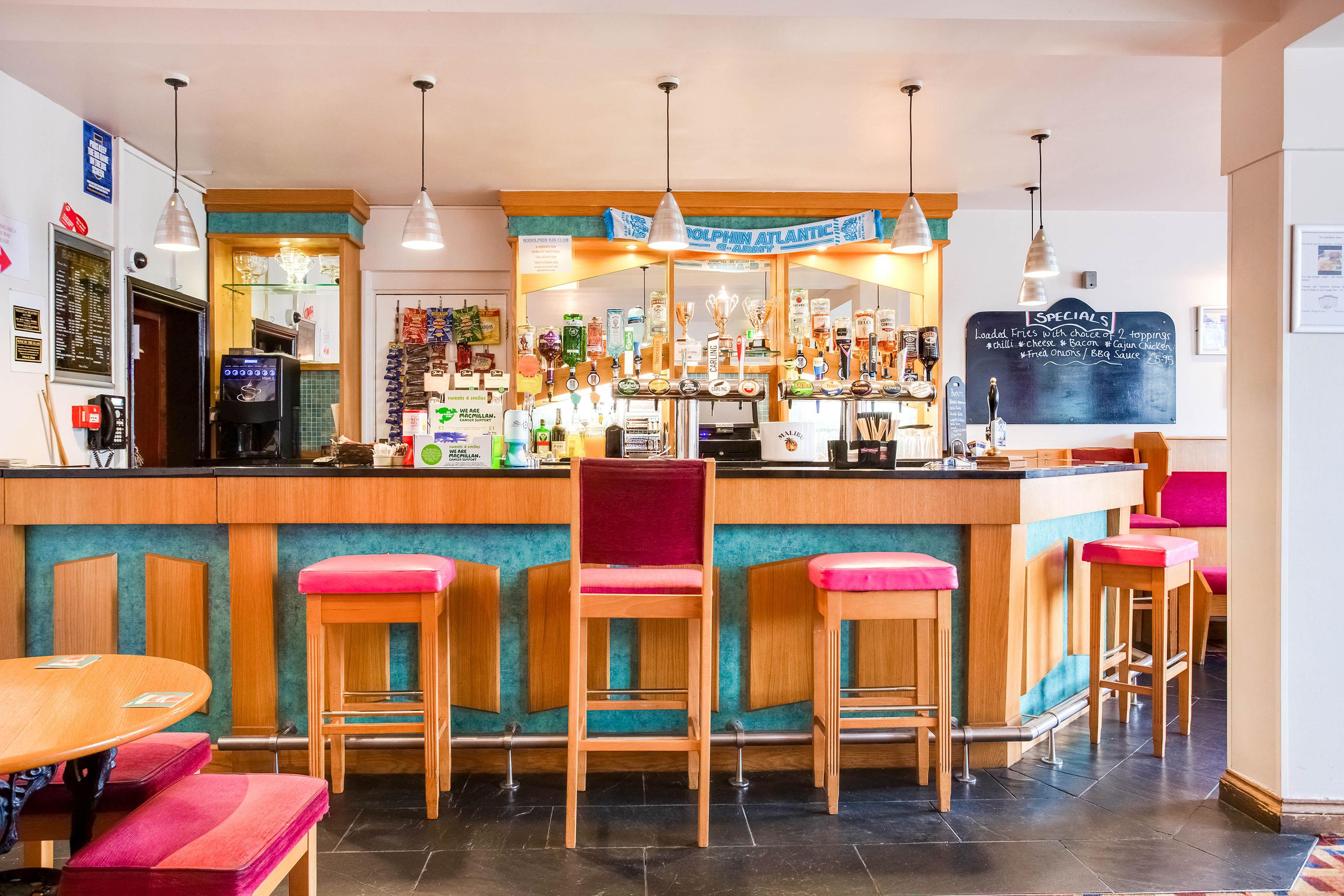 Oyo Godolphin Arms Hotel New Quay Exterior foto