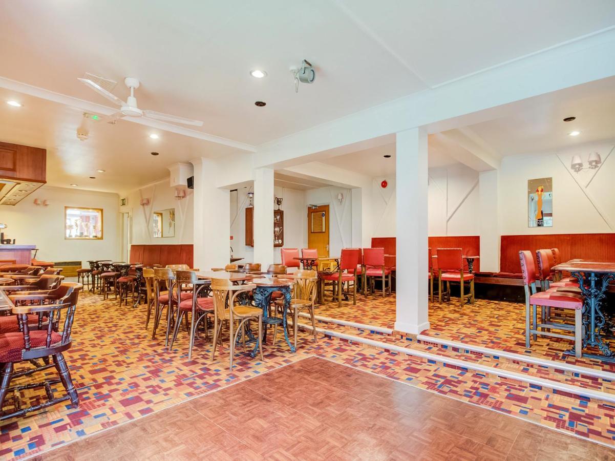 Oyo Godolphin Arms Hotel New Quay Exterior foto